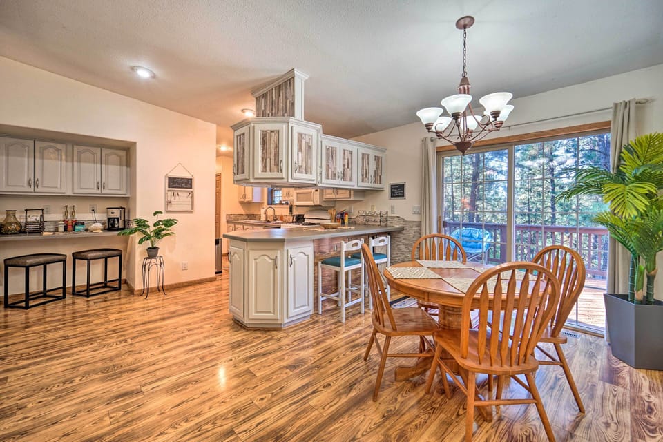 Dining Area | Dishware & Flatware