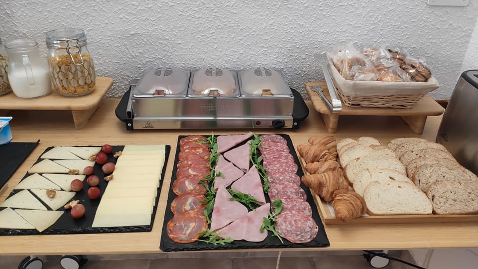 Daily buffet breakfast for a fee