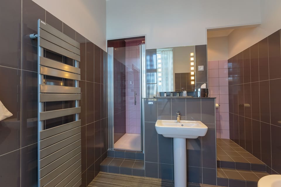 Deluxe Double Room, Garden Area | Bathroom | Free toiletries, hair dryer, towels, soap