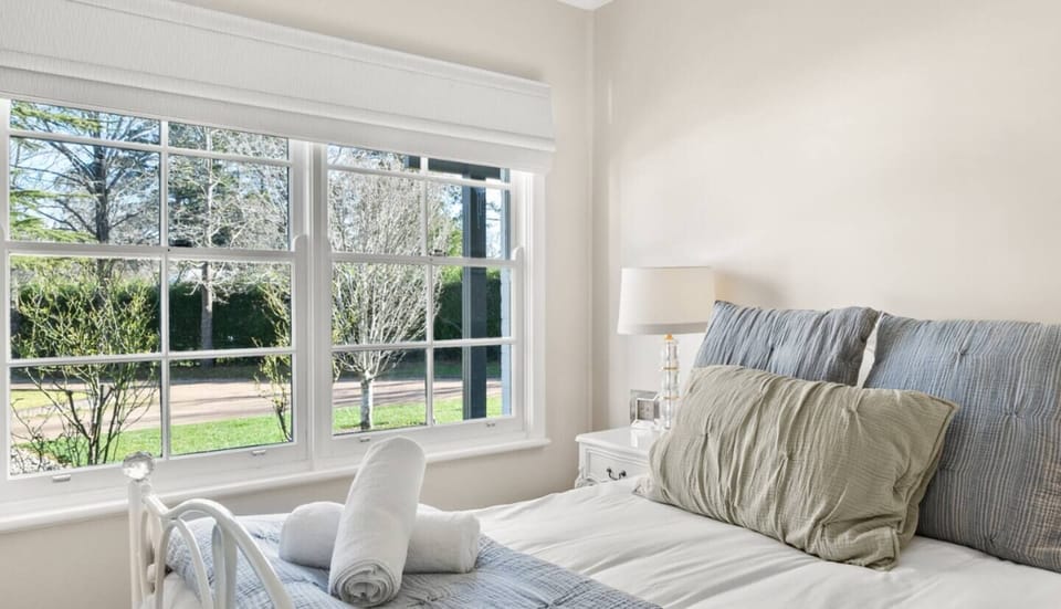 Lauretana House & Cottage - Homestead in Bowral!