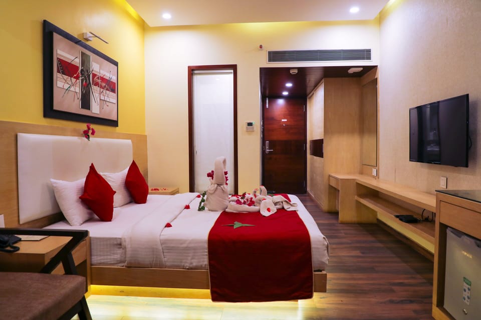 Deluxe Double Room, 1 Double Bed, Non Smoking, Courtyard View | Premium bedding, memory foam beds, minibar, desk