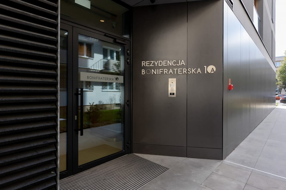The entrance to the building, labeled with modern signage.
