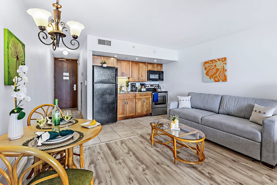 Inviting studio space with dining area and tropical touches.