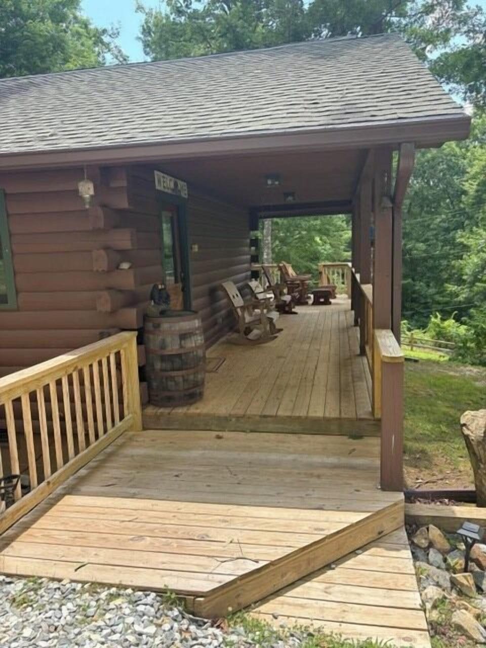 Whippoorwill front deck - View of front deck from the parking area.