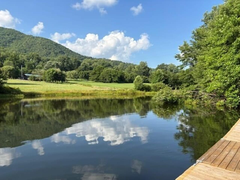 Whippoorwill lake - Lake accessed on driveway. Fishing and swimming allowed.