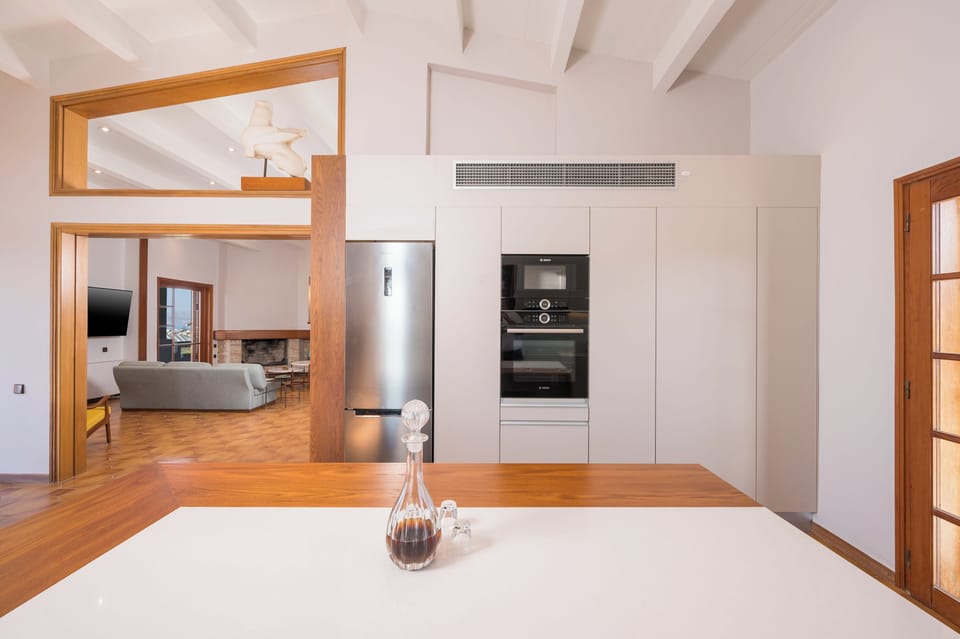 Family Villa | Private kitchen | Full-size fridge, microwave, oven, stovetop