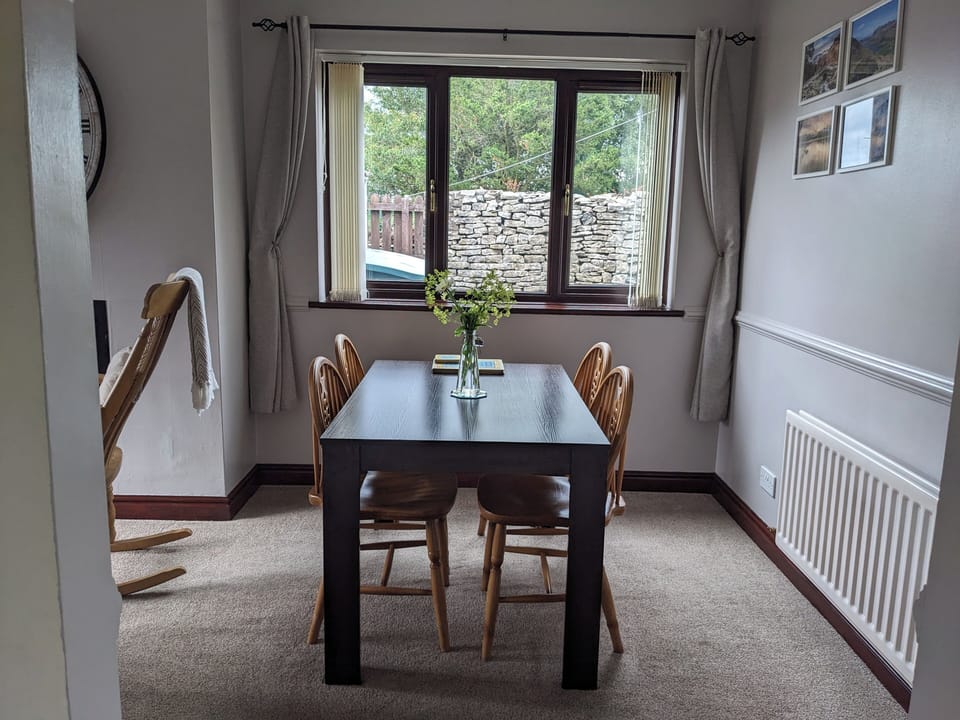 Cottage | Dining