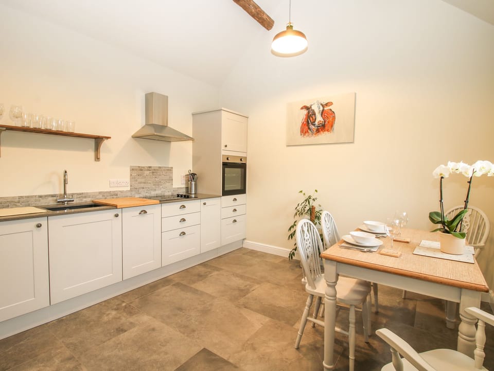 Cottage | Private kitchen | Fridge, dishwasher, electric kettle, toaster