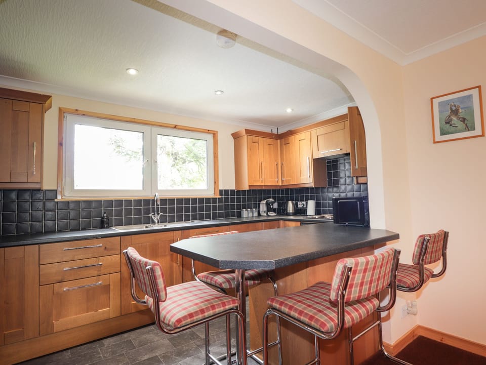 Cottage | Private kitchen | Fridge, dishwasher, electric kettle, toaster