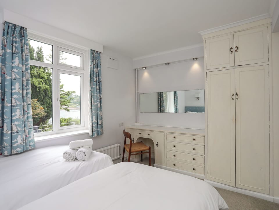 Ynys Castell Cottage in Menai Bridge