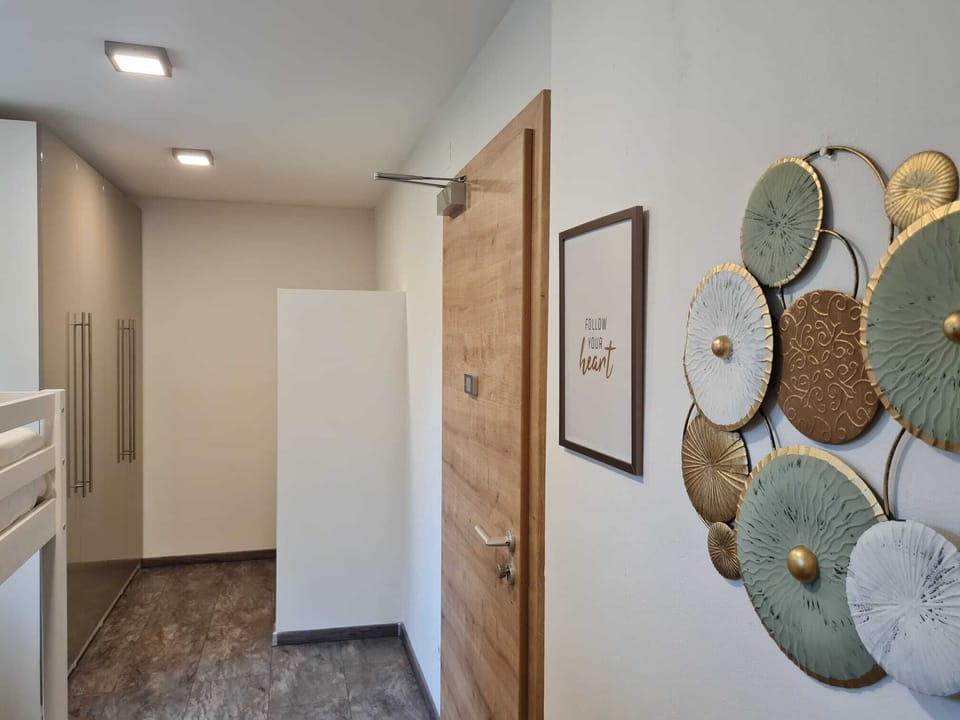 Deluxe Condo | In-room safe, desk, laptop workspace, soundproofing