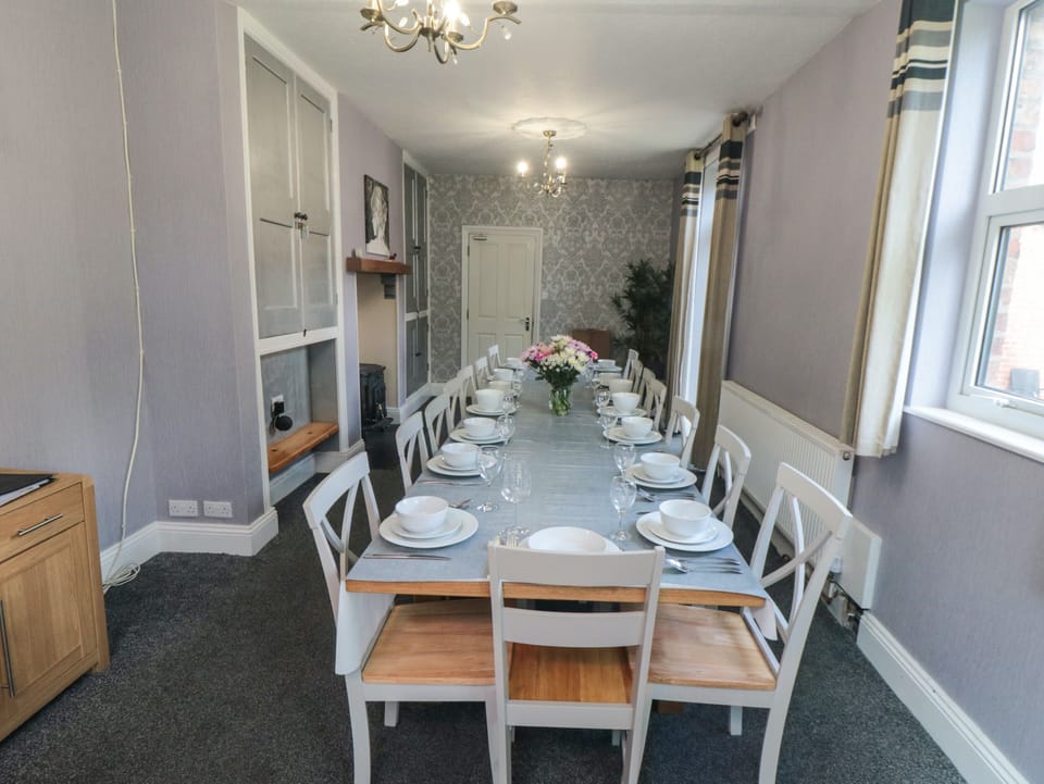 Cottage | Dining