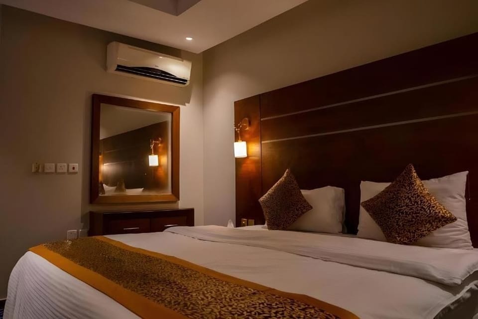 Minibar, free WiFi, bed sheets