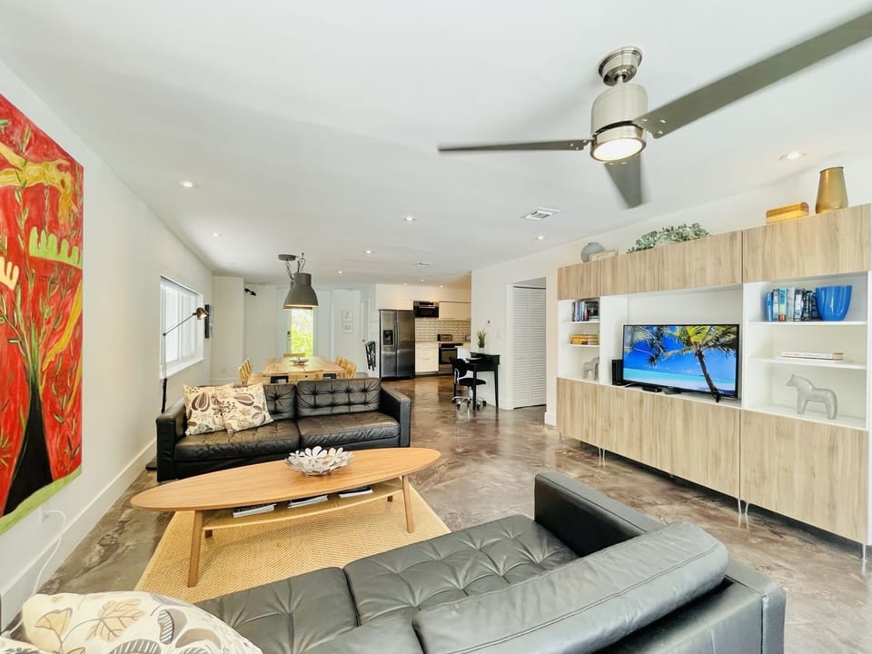 Large and open living room. Ceiling fan, 50” Smart HDTV