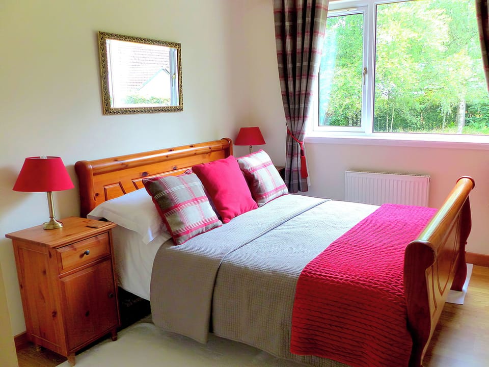 Double bedroom | Bo Nan Taigh Cottage, Aberfoyle