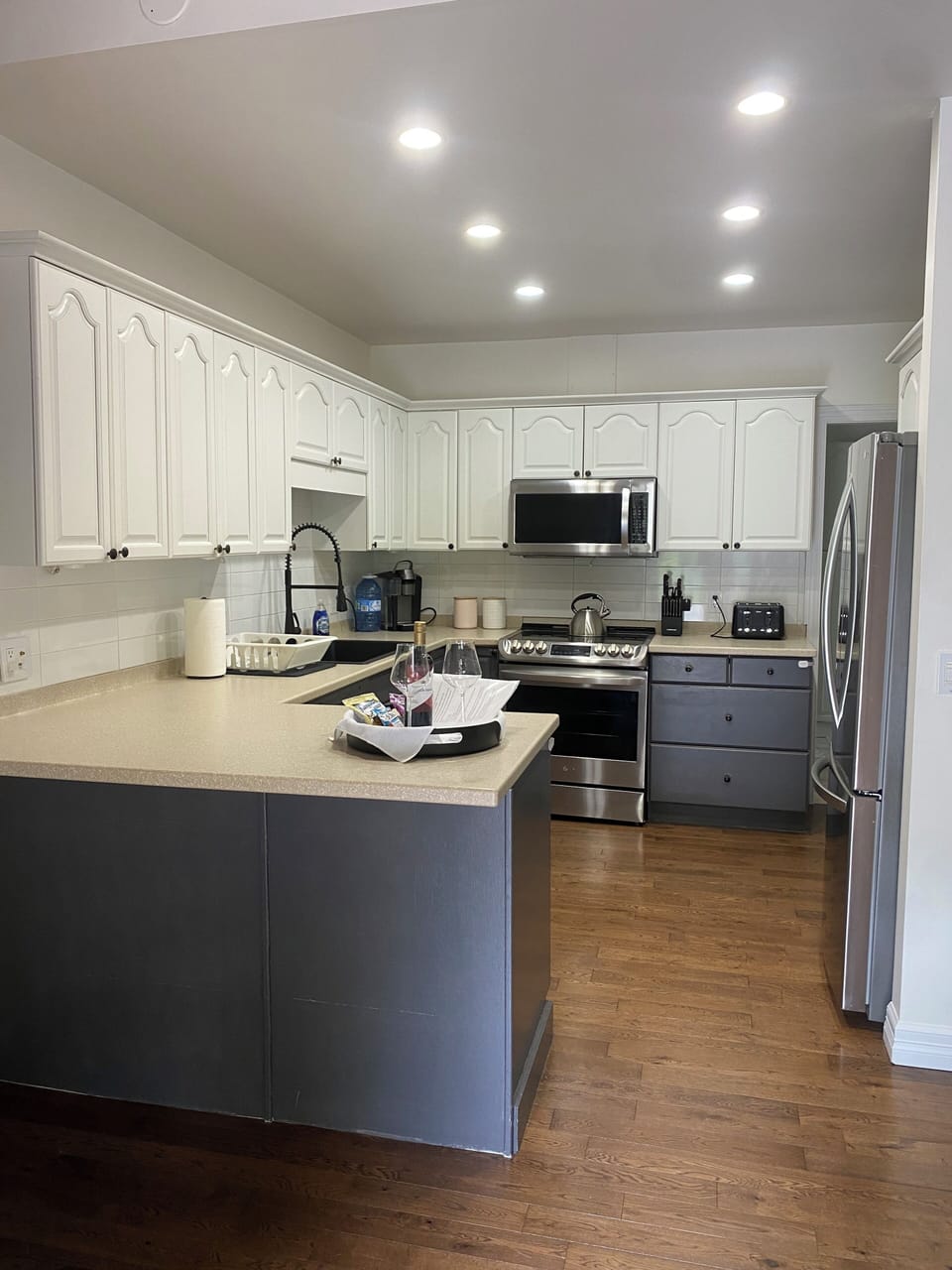 Big Kitchen for all your cooking needs to relax and have no need to go anywhere 