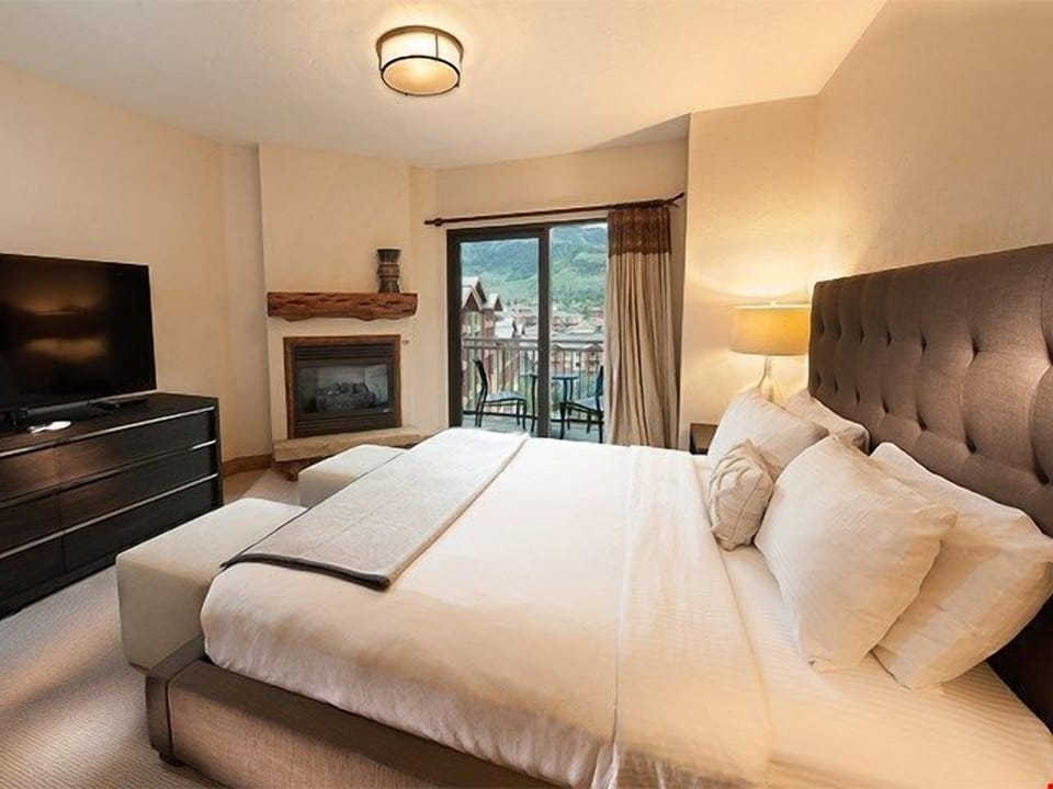 Three of the bedrooms feature luxurious king sized beds.