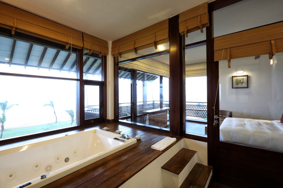 Suite, Jetted Tub, Ocean View | Premium bedding, minibar, in-room safe, iron/ironing board (on request)