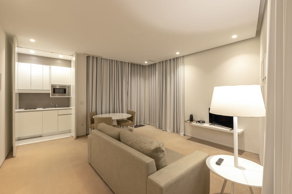 Master Suite | Living area | LCD TV