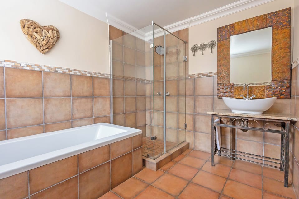 Executive Double or Twin Room | Bathroom | Free toiletries, hair dryer, towels, soap