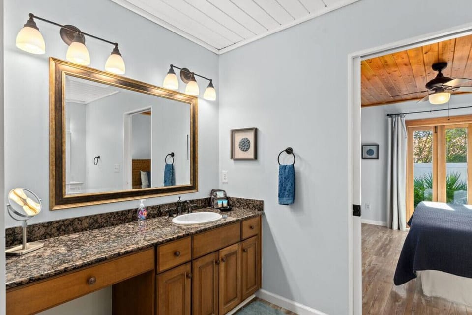 King en-suite: Walk-in closet, luggage rack, custom tile shower, dual vanities.