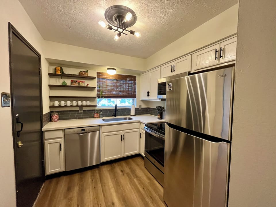 Full size kitchen