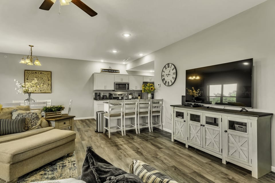 Condo, 3 Bedrooms | Living room | Smart TV