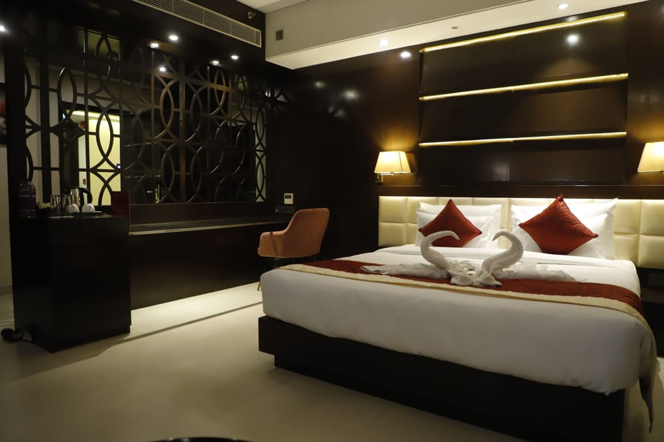 Egyptian cotton sheets, premium bedding, minibar, in-room safe