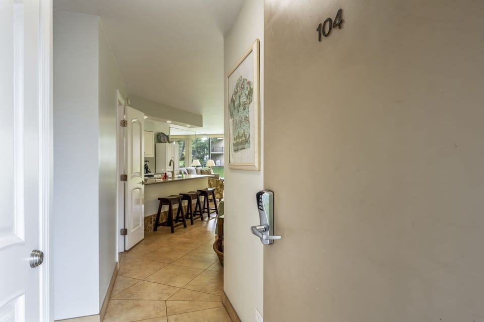 Entry way - Keyless entry. A door code is provided the day before arrival.