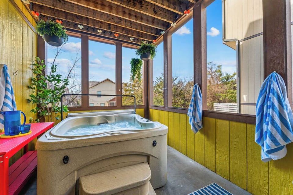 Take a soak in this brautiful patio, surrounded by beautiful nature of Branson Canyon!