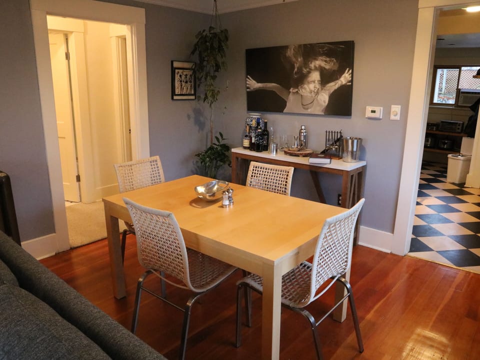 Dinning Room and Bar
