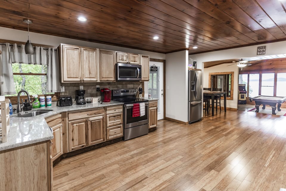 A truly roomy kitchen.