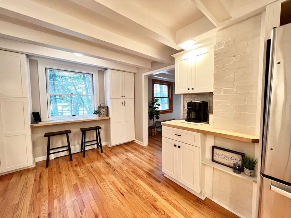 Full Kitchen | Drip & Keurig Coffee