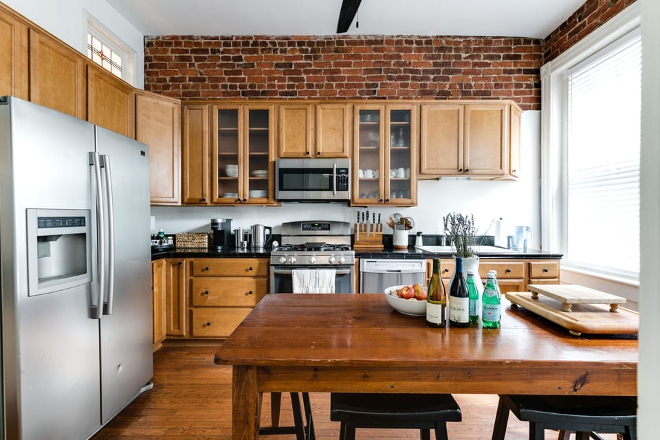 Fully Stocked Kitchen w/ Gas Stove