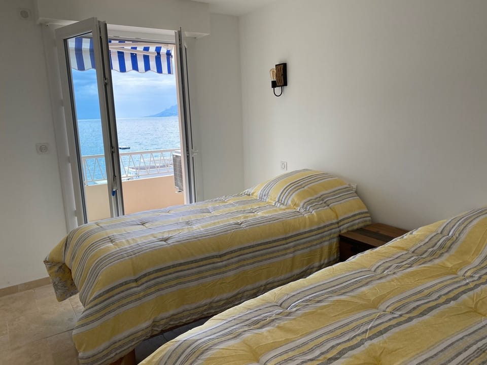 1 Bedroom 2 beds