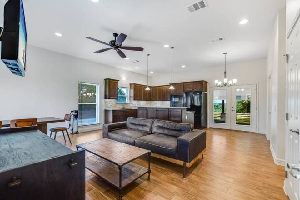 3-story
living area and kitchen