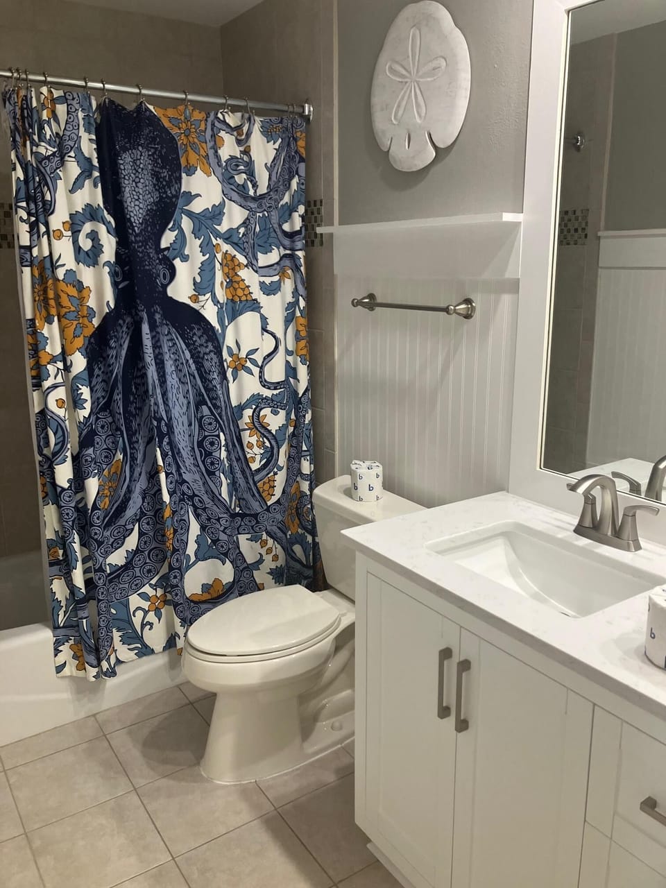 Guest Bath With Tub/Shower Combo