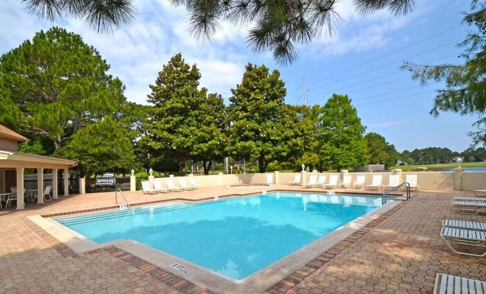 Linkside Pool