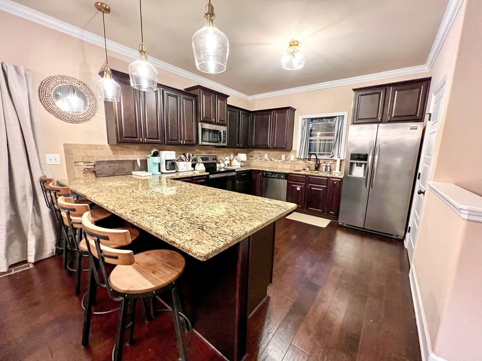 Fully stocked kitchen with seating for 4 at the bar