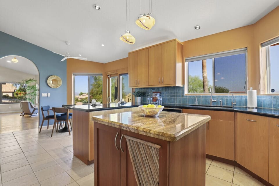 Kitchen island and bar seating for 2 people!