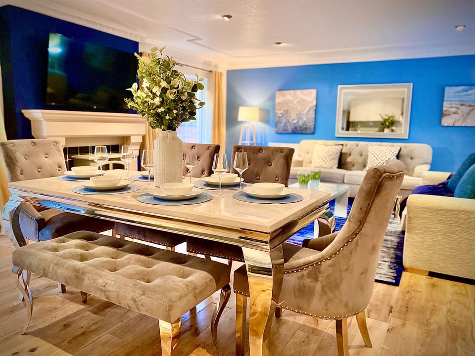 Apartment | Private kitchen | Fridge, microwave, oven, stovetop