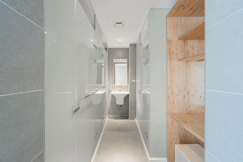 Signature Shared Dormitory, Mixed Dorm, Shared Bathroom | Bathroom | Shower, rainfall showerhead, hair dryer, towels