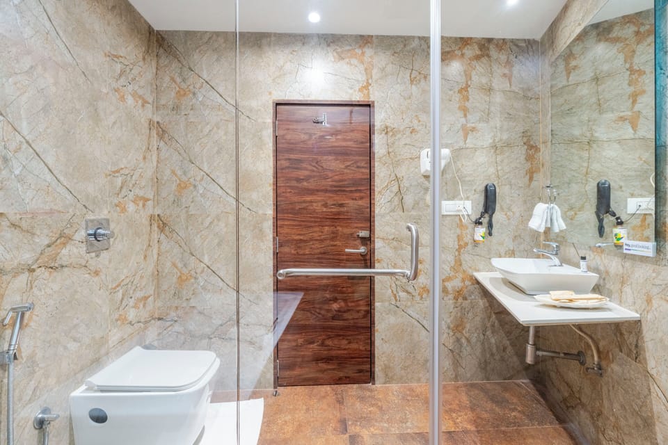 Premium Double Room | Bathroom | Shower, free toiletries, towels, soap