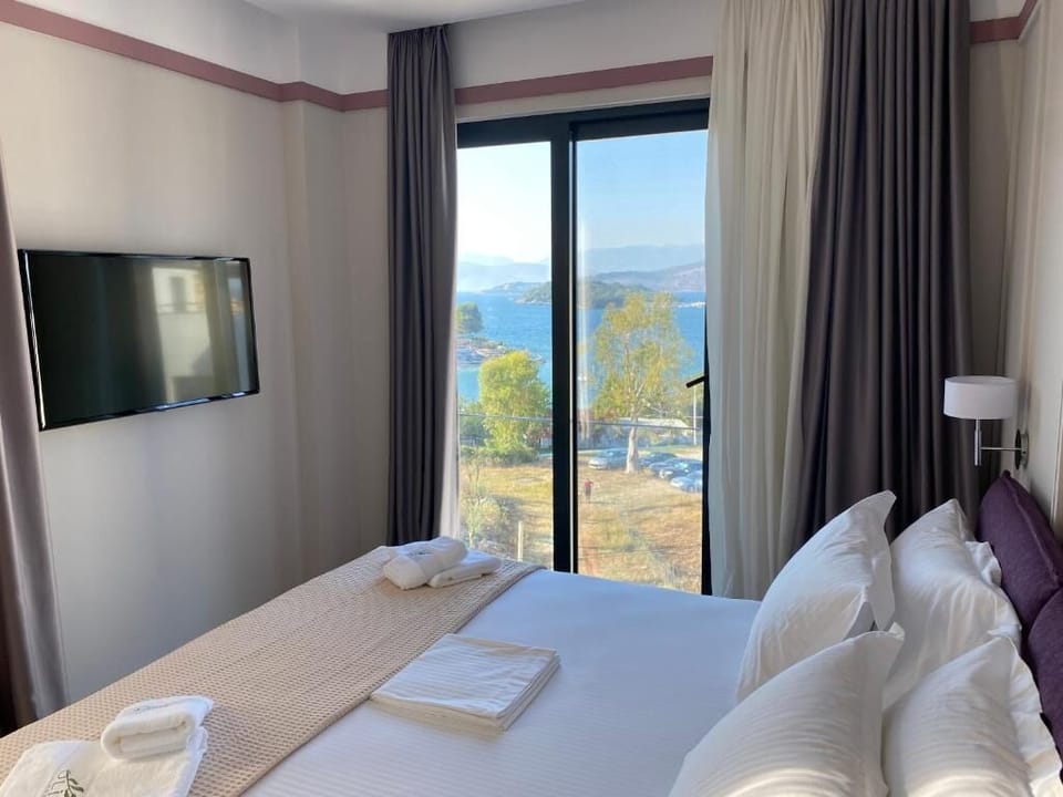 Deluxe Suite | Desk, laptop workspace, soundproofing, free WiFi