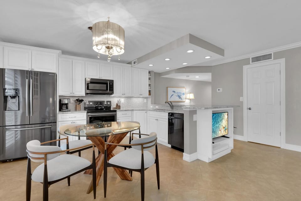 Fully stocked kitchen!