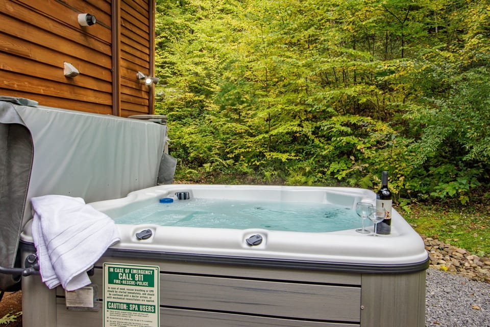 Hot tub for bubbly time ❣️