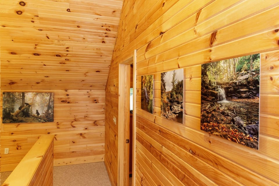 Hallway leading up from landing