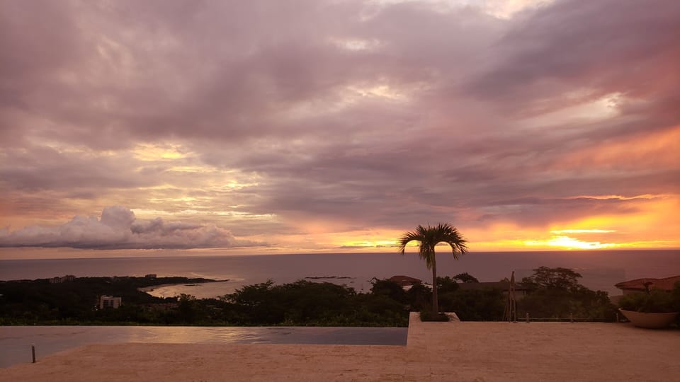 Million Dollar Views of The Ocean Atop Tamarindo Apartment in Tamarindo