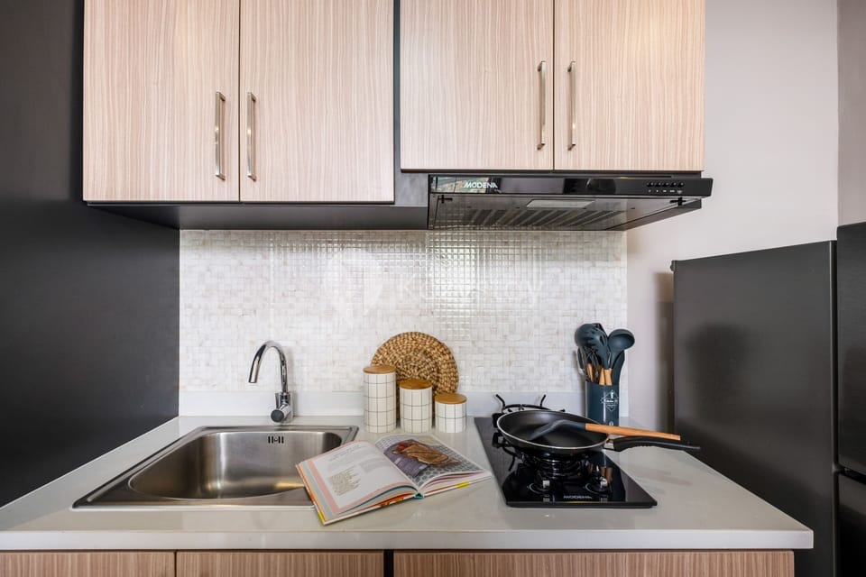 Apartment, 1 Bedroom | Private kitchen | Fridge, cookware/dishes/utensils, dining tables