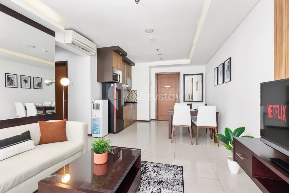 Apartment, 2 Bedrooms | Living area | TV